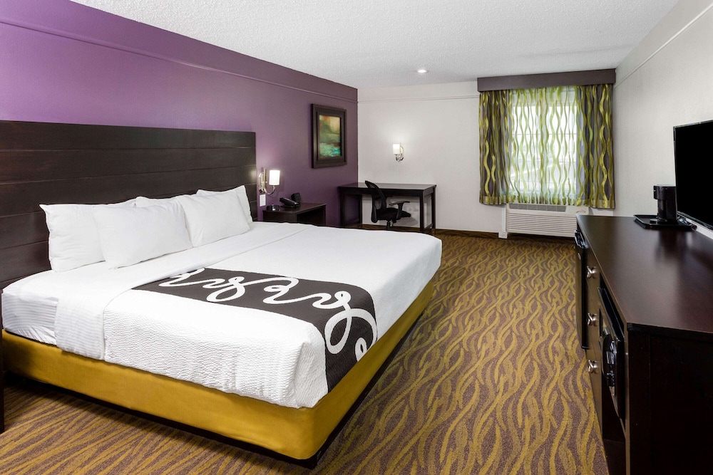 Room, 1 King Bed, Non Smoking - Photo 3