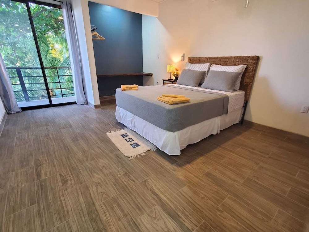 Room, 1 Queen Bed, Garden View