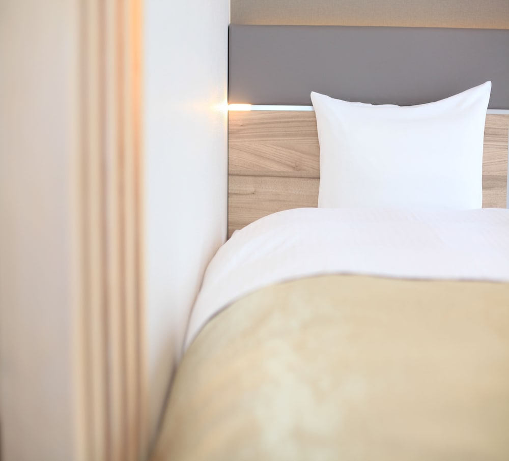 Premium Twin Room - Photo 7