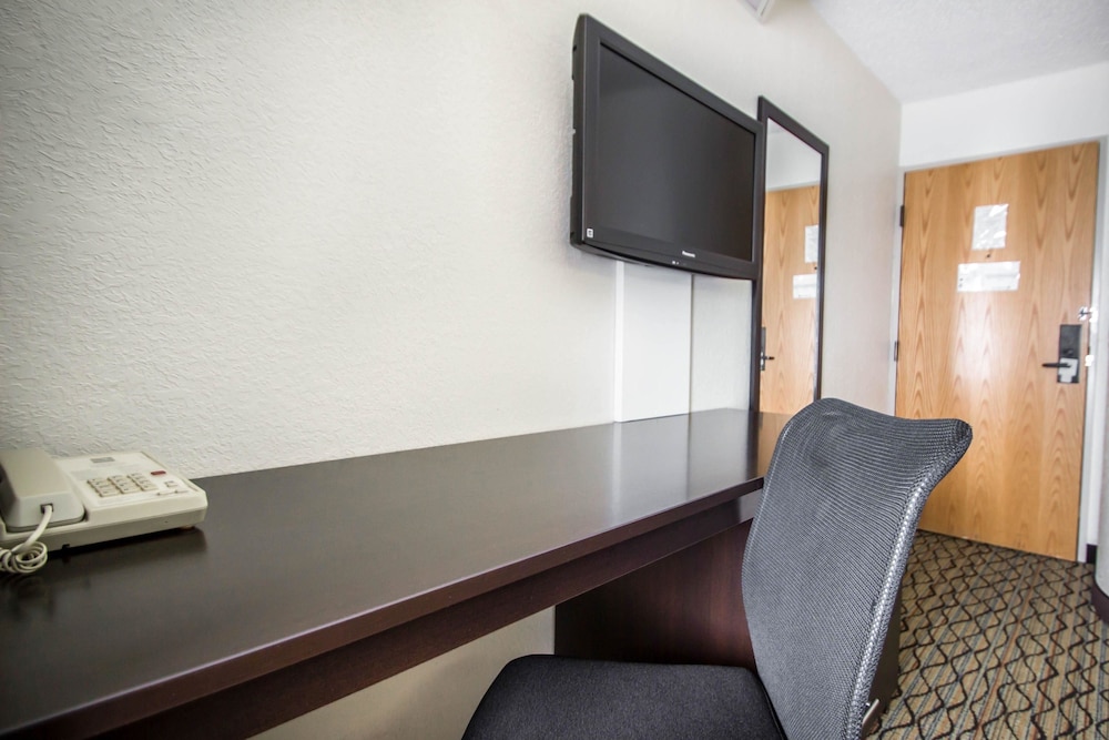 Standard Room, 2 Double Beds, Non Smoking - Photo 6