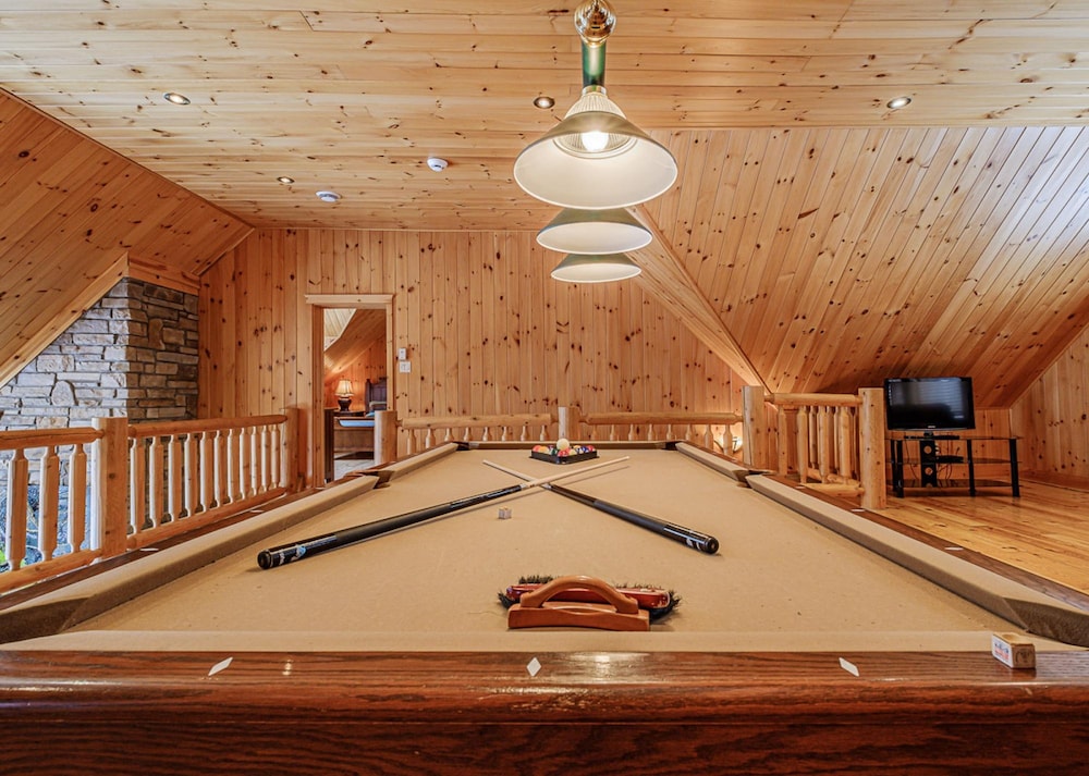 Executive Plus 52 - Beautiful Spacious log Home With Private hot tub Pool, Billede 29