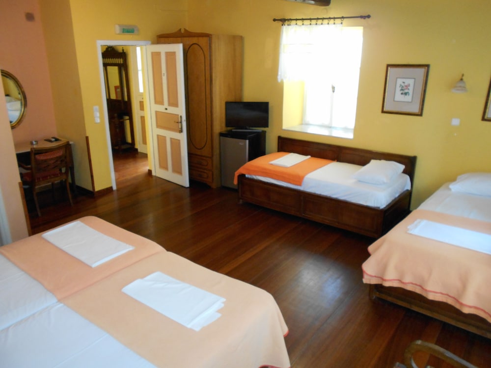 Habitación Triple Básica, 1 Cama Doble con Sofá Cama, Vista al Patio