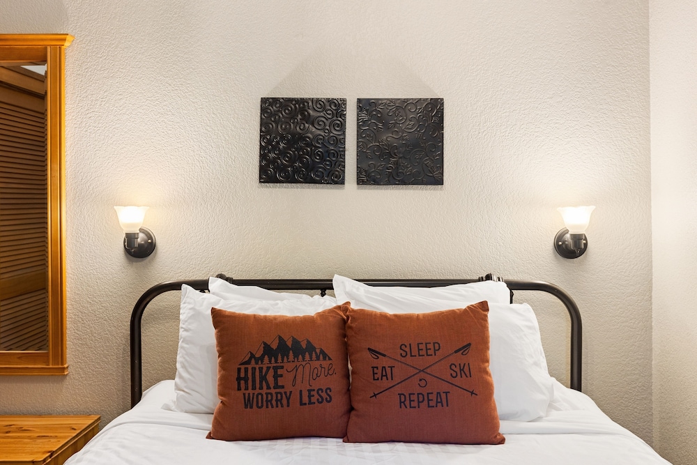 Suite, 1 Bedroom (Queen) photo 3