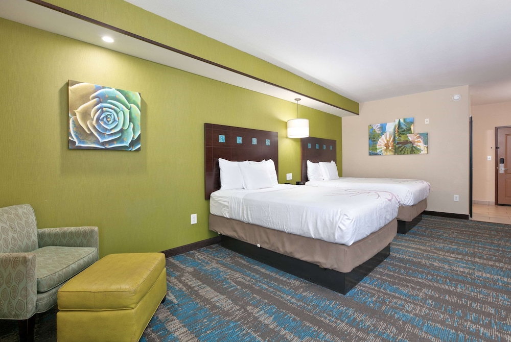 Room, 2 Queen Beds, Non Smoking - Photo 6