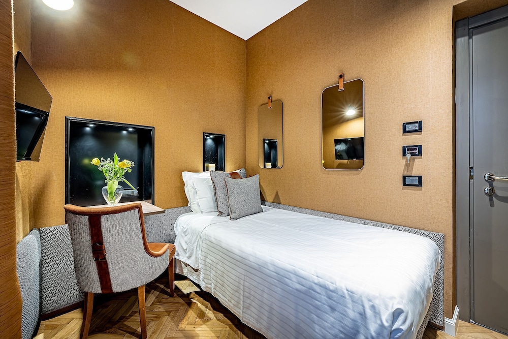Superior Single Room with Balcony photo 2