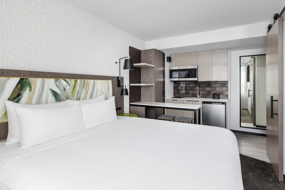 Studio, 1 King Bed, Kitchenette