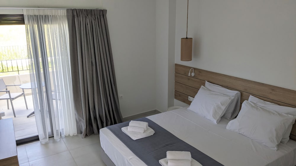 Habitación Doble | Vista al Jardín y al Mar lateral