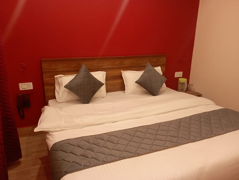 Deluxe Double Room - Photo 12