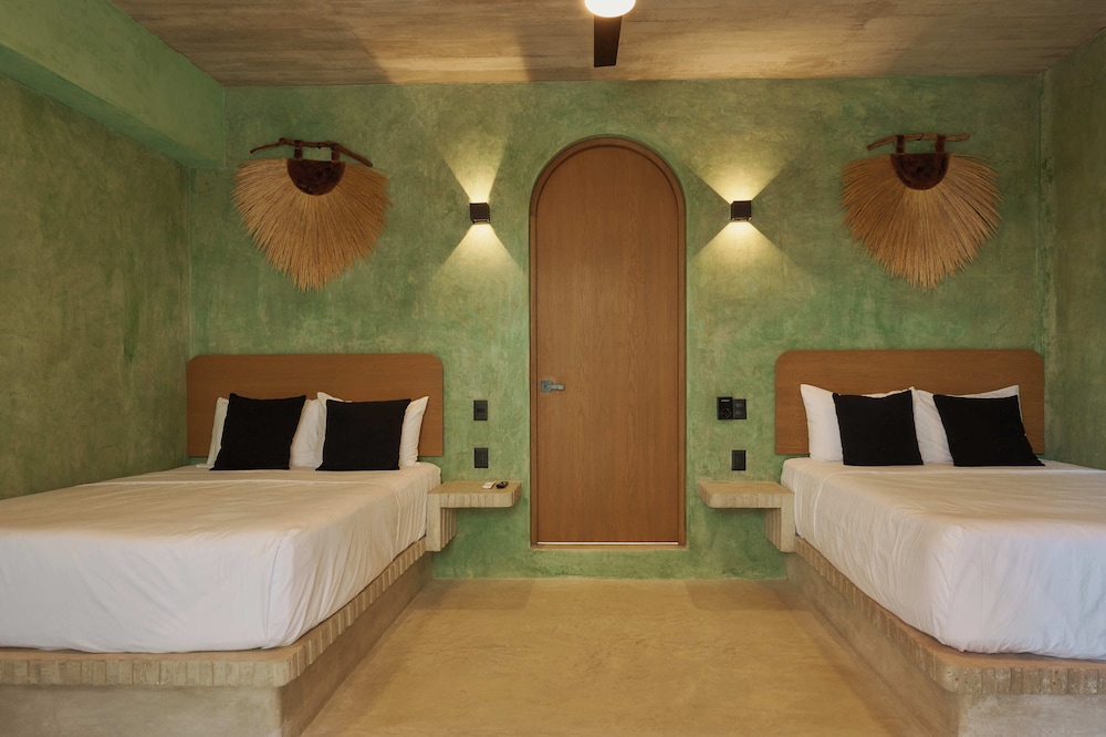 Family Suite, 2 Queen Beds photo 1