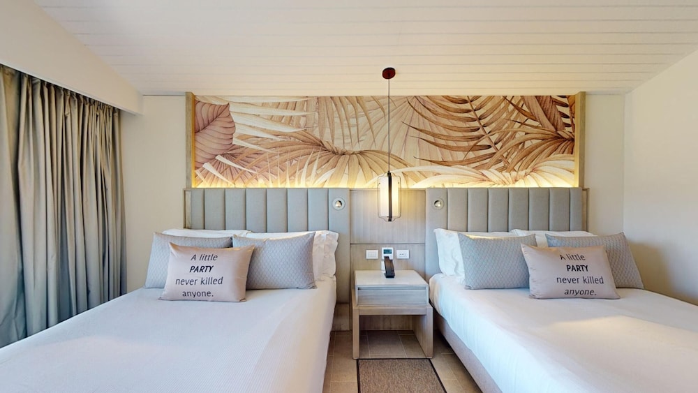 Luxury Garden View Room