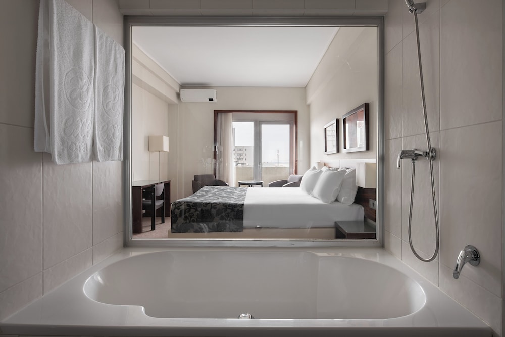 Deluxe Double Room, City View - Photo 4