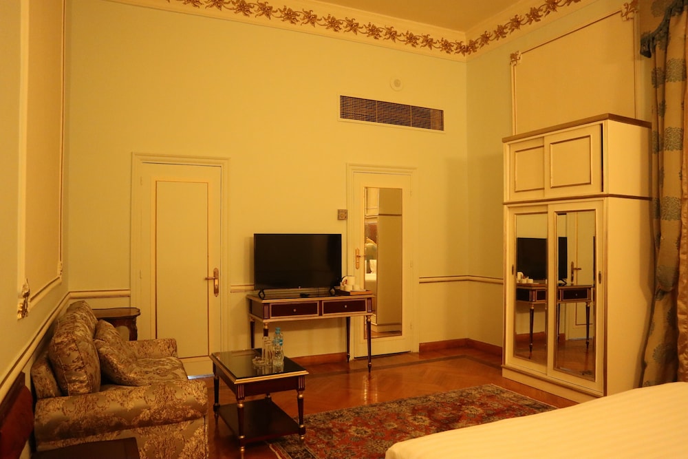 Golden Royal Suite Direct Sea View photo 3