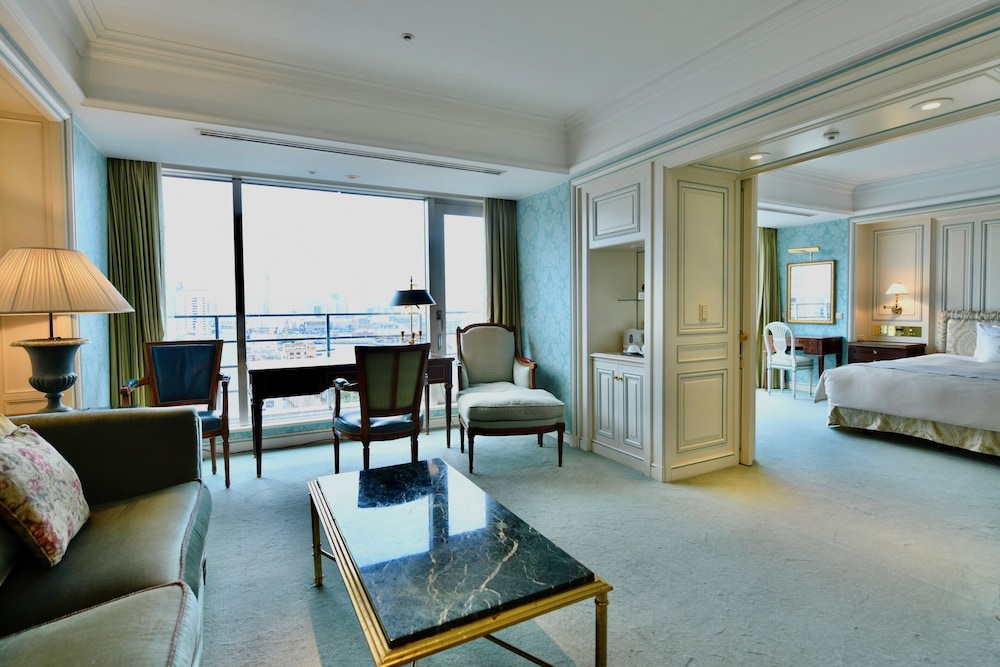 [Check-in 15:00]  Tower High Floor Suite Double, Non Smoking