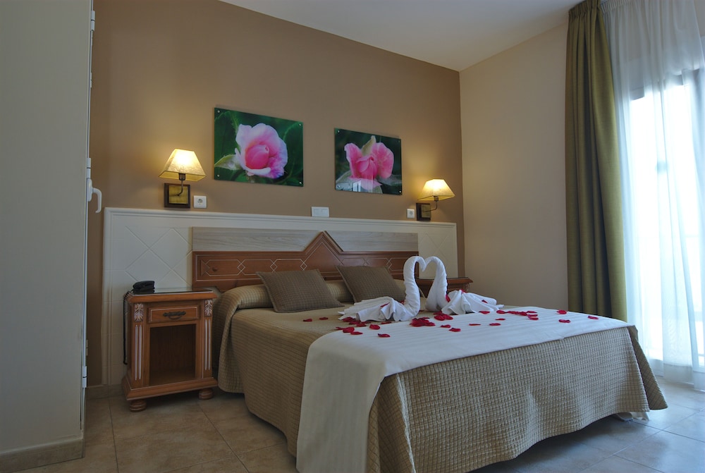 Double or Twin Room - Photo 2