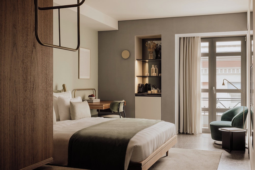 Superior Room, 1 King Bed (Acropolis View)