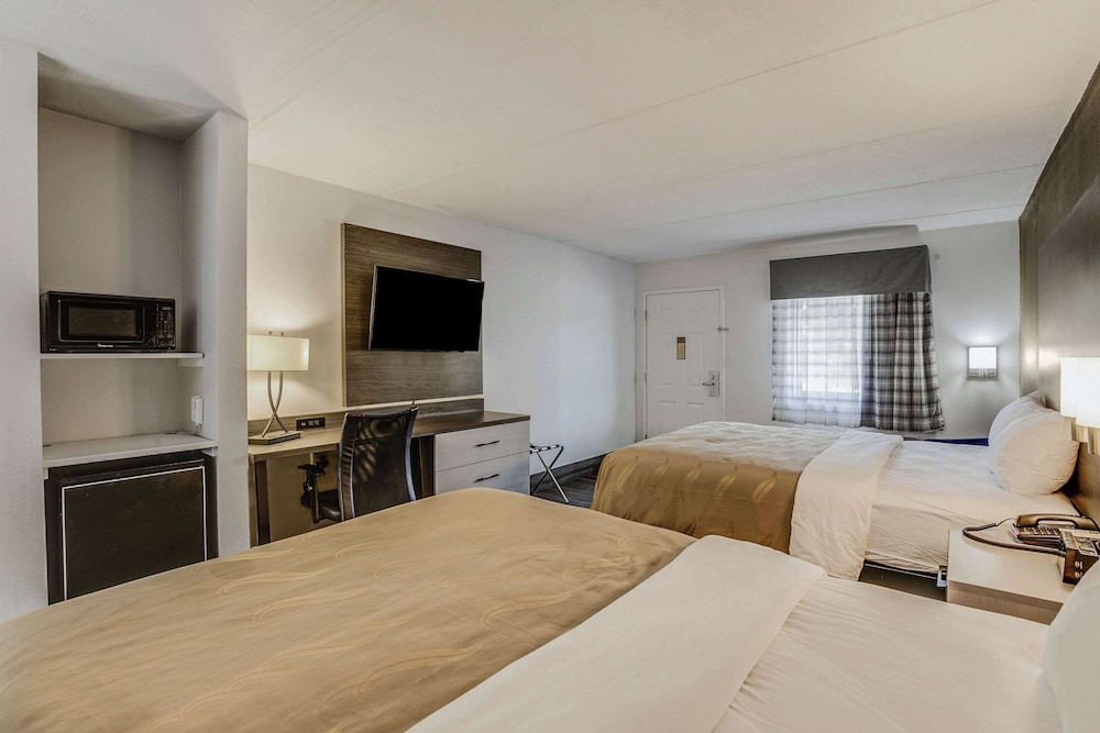 Standard Room, 2 Queen Beds, Non Smoking - Photo 3