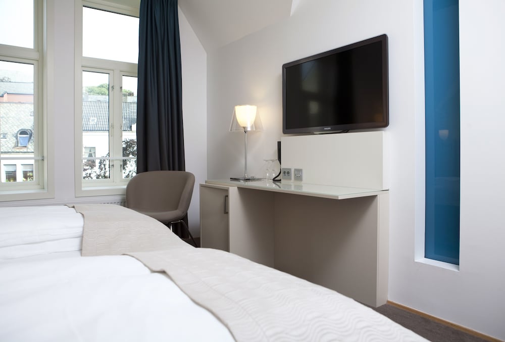 Standard Room, 2 Twin Beds, Non Smoking - Photo 6