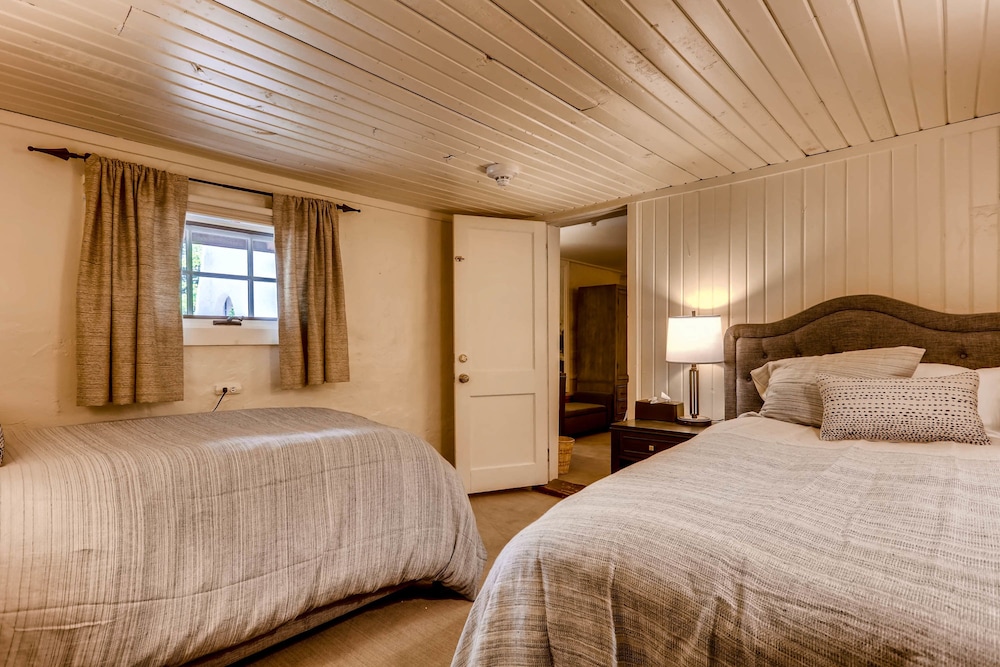 Suite (Ski Tip B&B - Petite)