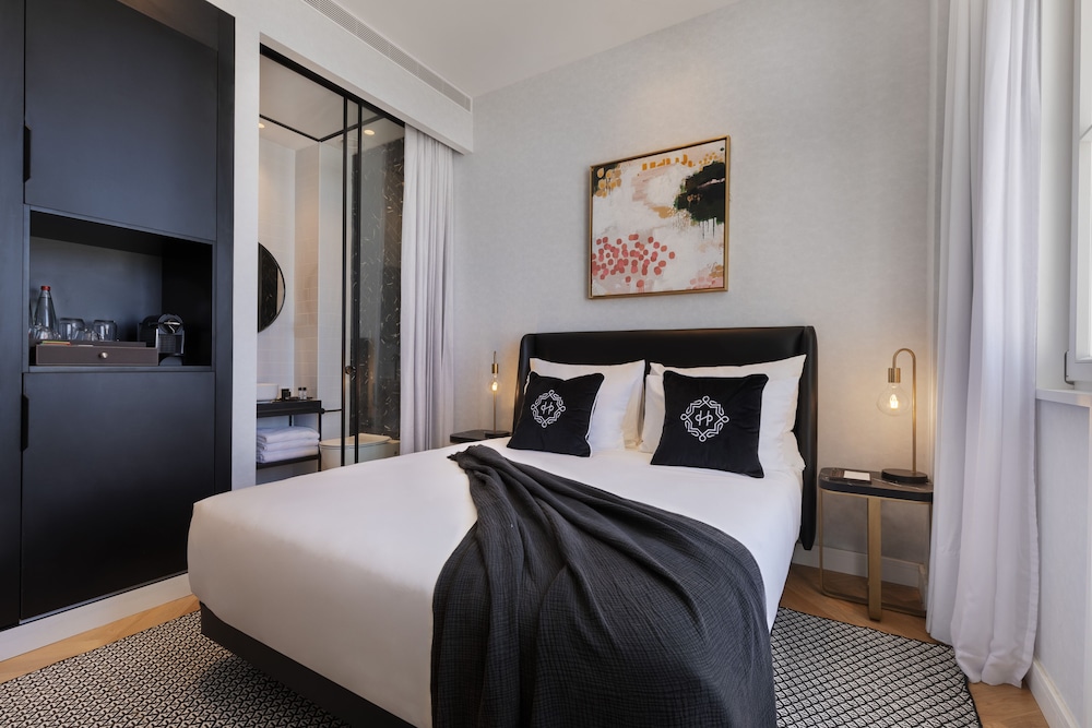 Deluxe Room, Sea View - Photo 4
