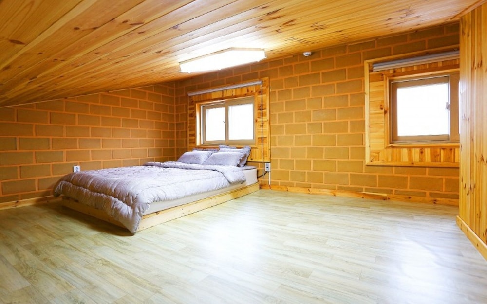 Room (Room 3)