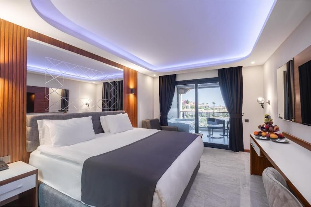 Royal Suite With Jacuzzi