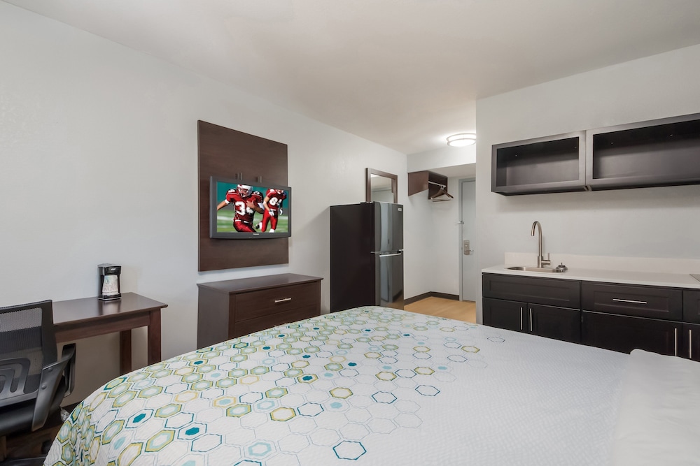 Studio, 1 Queen Bed, Non Smoking, Kitchenette - Photo 6