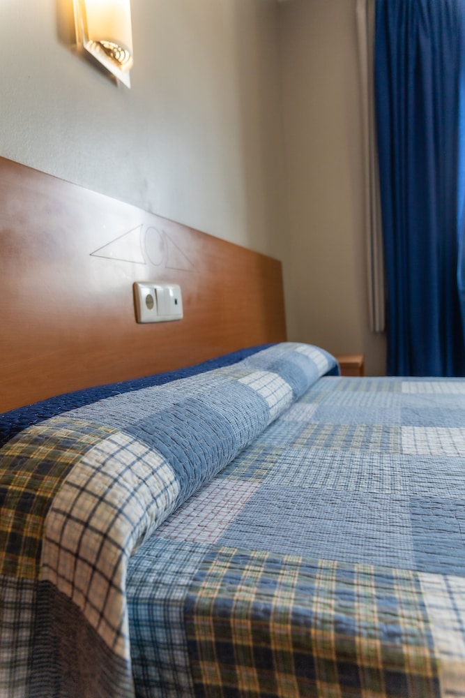 Standard Double Room (1 queen size bed)