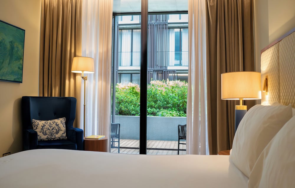 Grand King Room with One King Bed (Non Smoking) - Photo 4