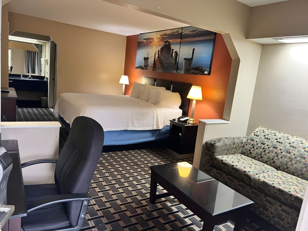 Suite, 1 King Bed - Photo 3
