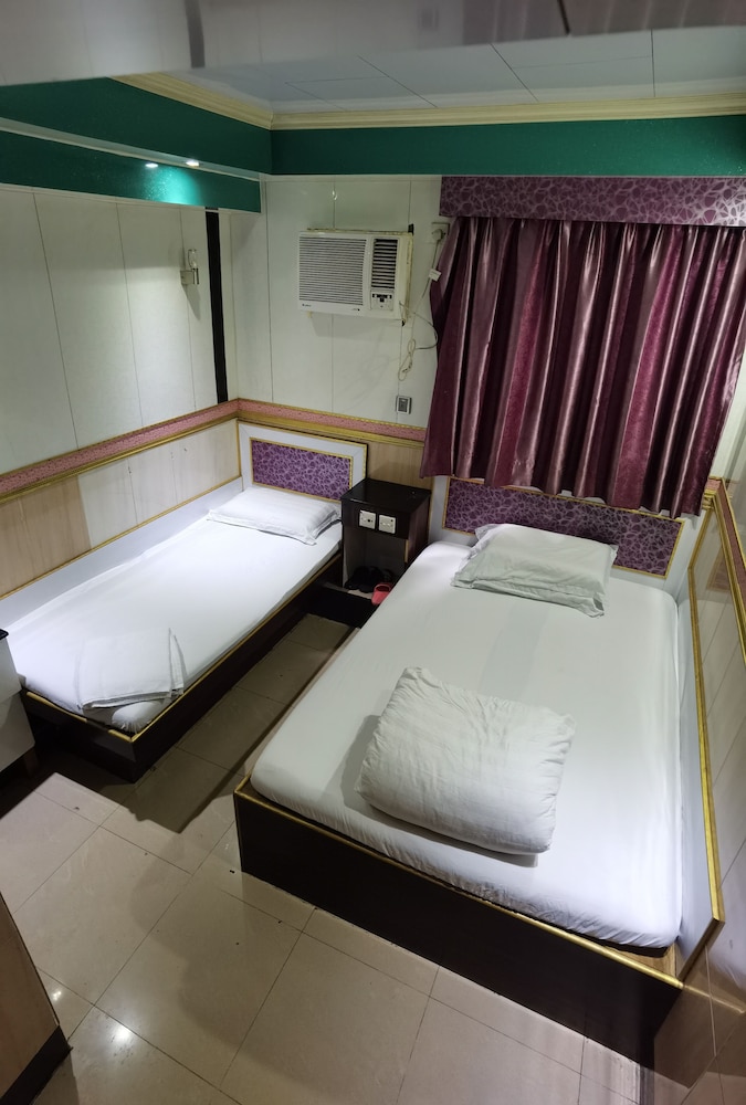 Basic Twin Room