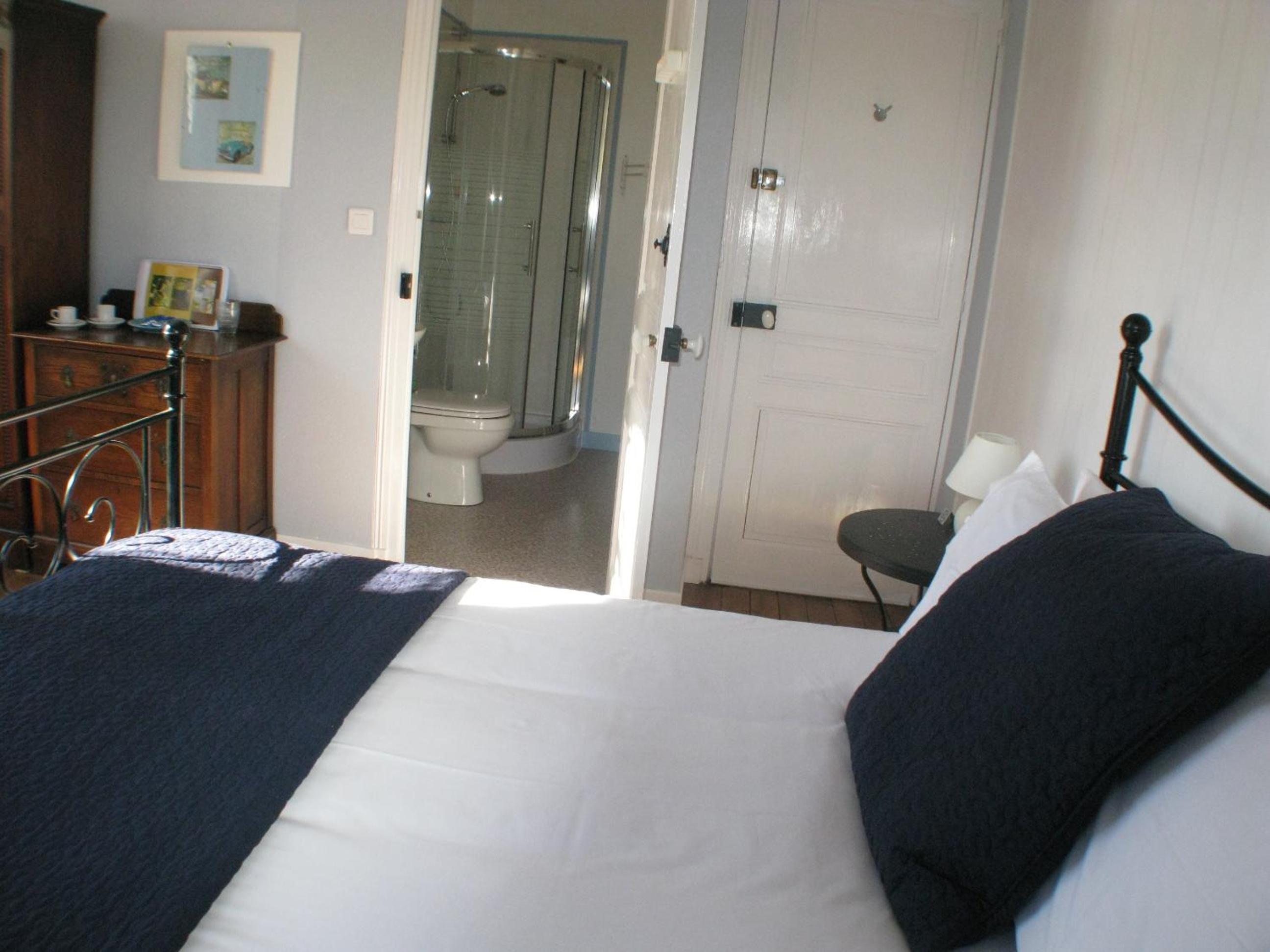 Standard Double Room - Photo 6