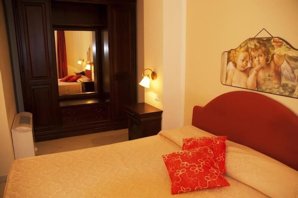 Basic Double or Twin Room - Photo 3
