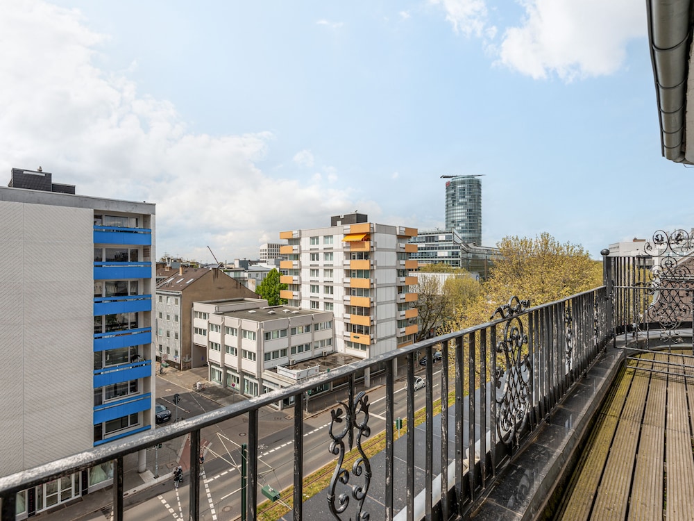 Medium Studio, Kitchenette, Balcony - Photo 10