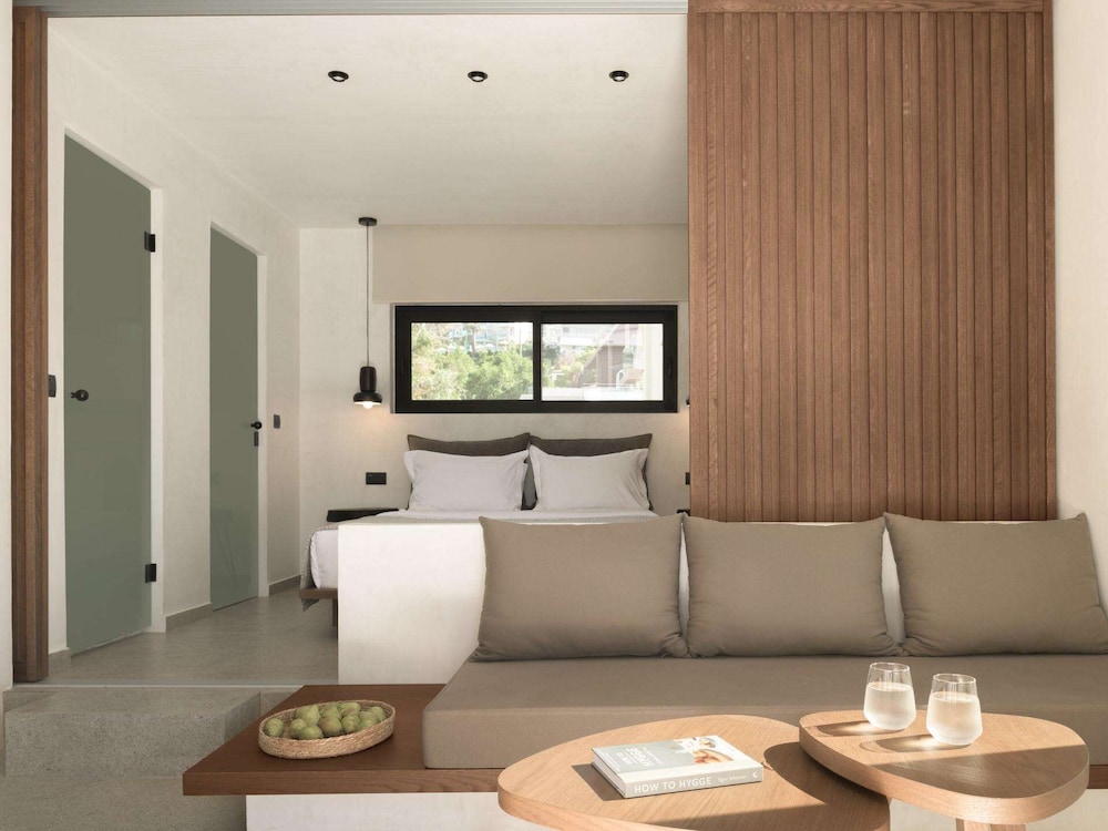 Superior One Bedroom with Sliding Door Sea View - Photo 4