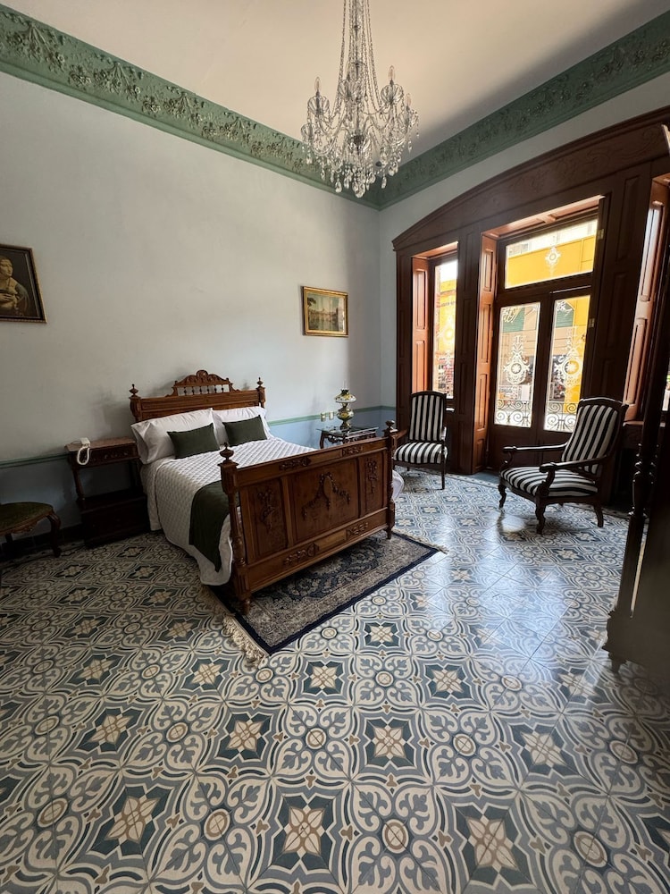 Comfort Room, 1 Bedroom, City View