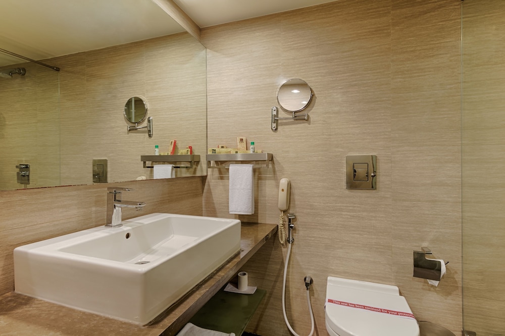 Executive Room, 1 Double Bed/2 Twin Beds, Smoking photo 2