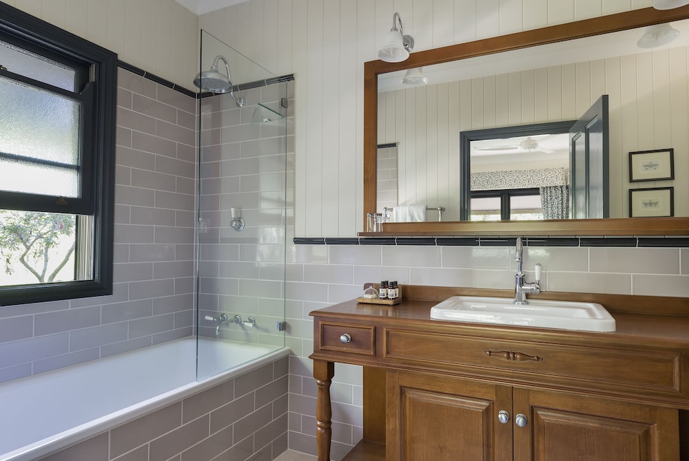 Two Bedroom Cottage - Photo 8