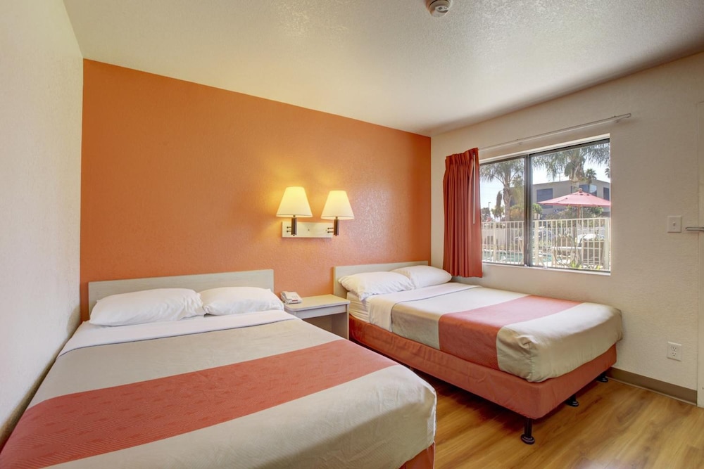 Deluxe Room, 2 Double Beds, Non Smoking, Refrigerator photo 3