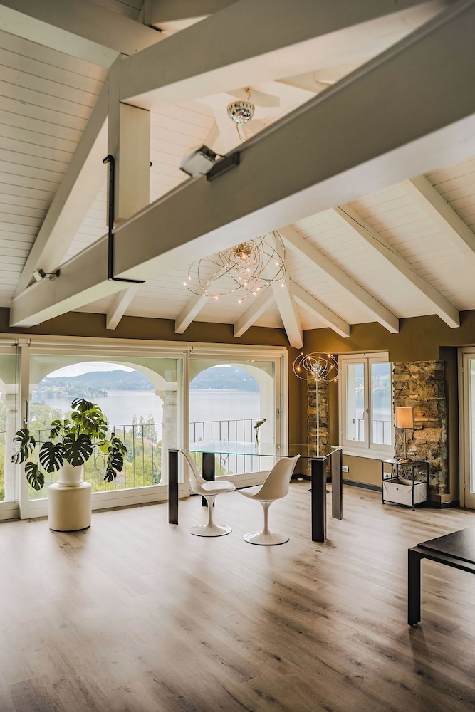 Luxury Penthouse, 1 Bedroom, Sauna, Lake View photo 1