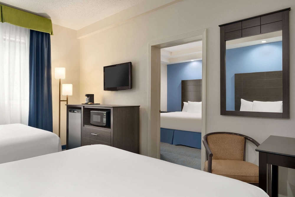 Suite, 1 King Bed, Non Smoking