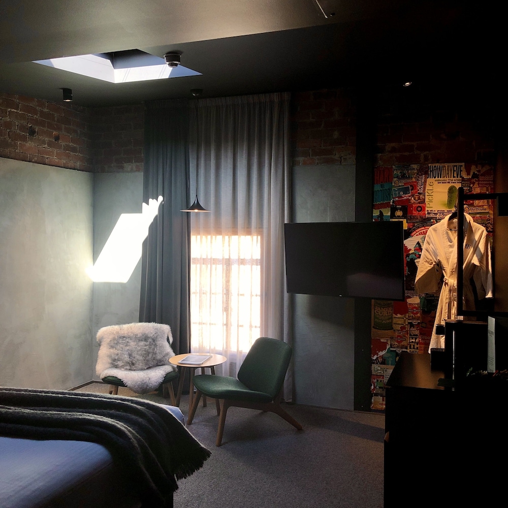 Bower - Photo 4