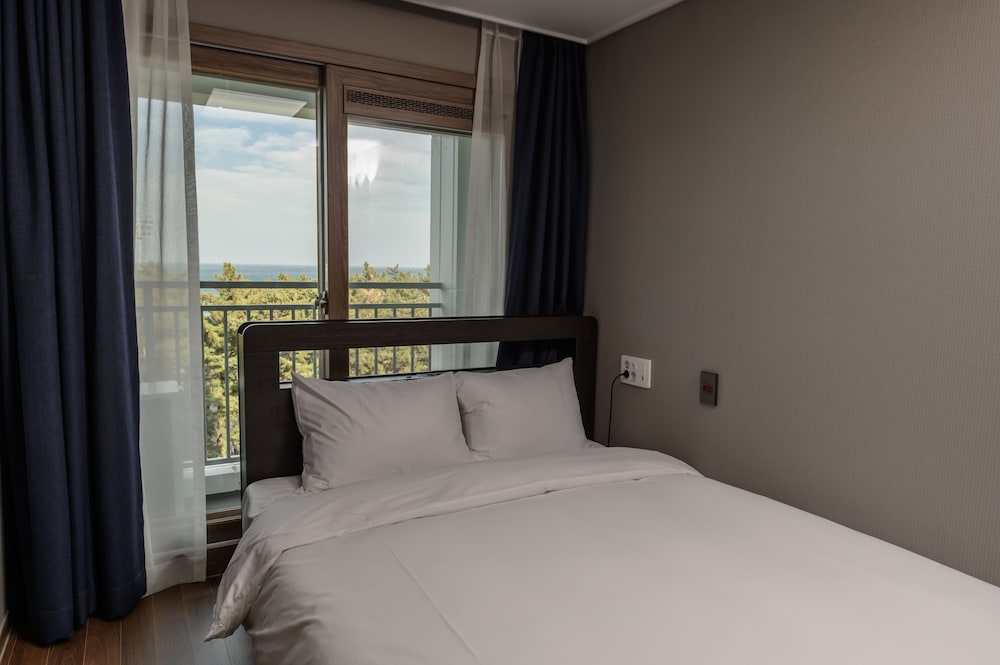 Risen Suite, Ocean View - Photo 5