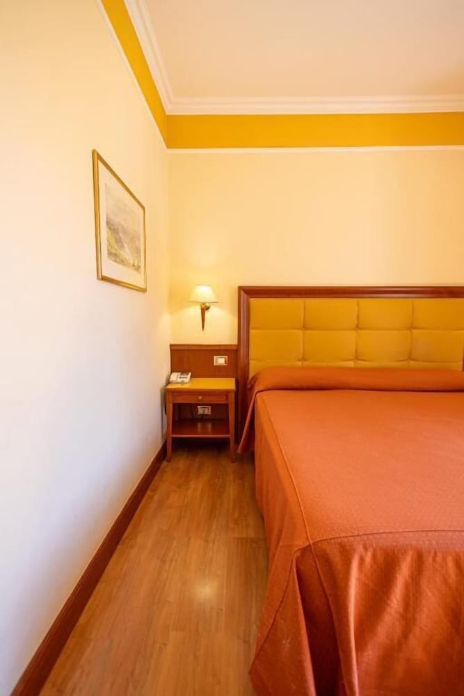Classic Double or Twin Room - Photo 7