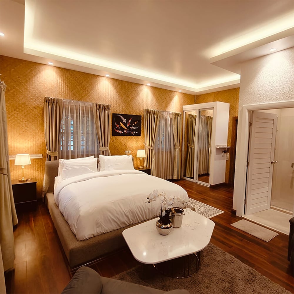 Grand Bungalow