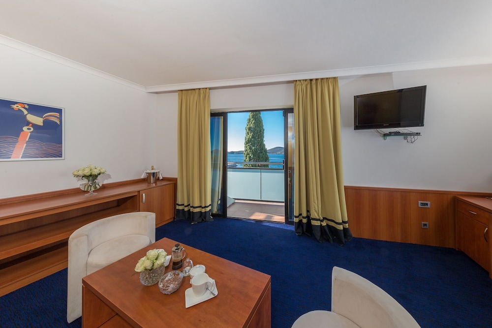 Suite, Balcony (Sea View) photo 3