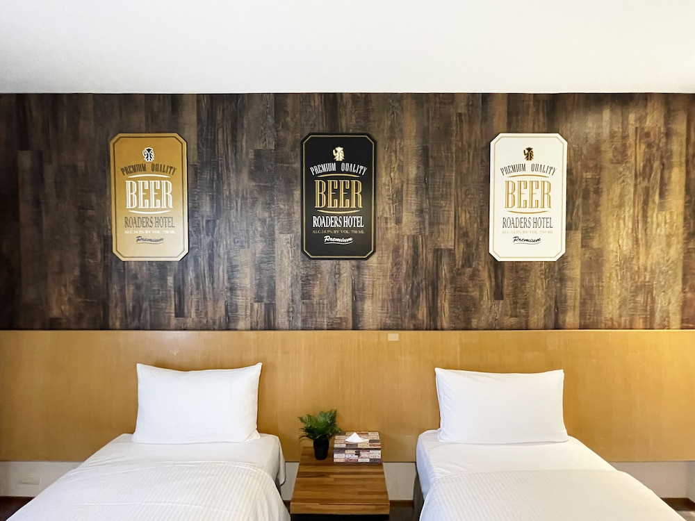 Themed Twin Room - Photo 6