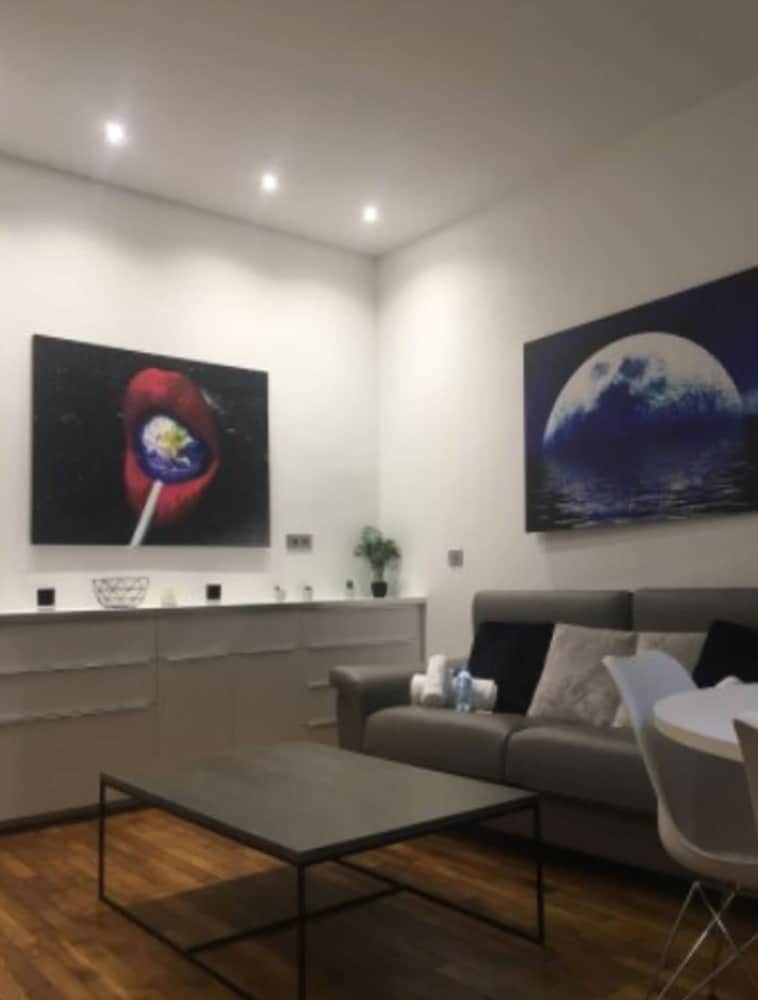 Apartment photo 3
