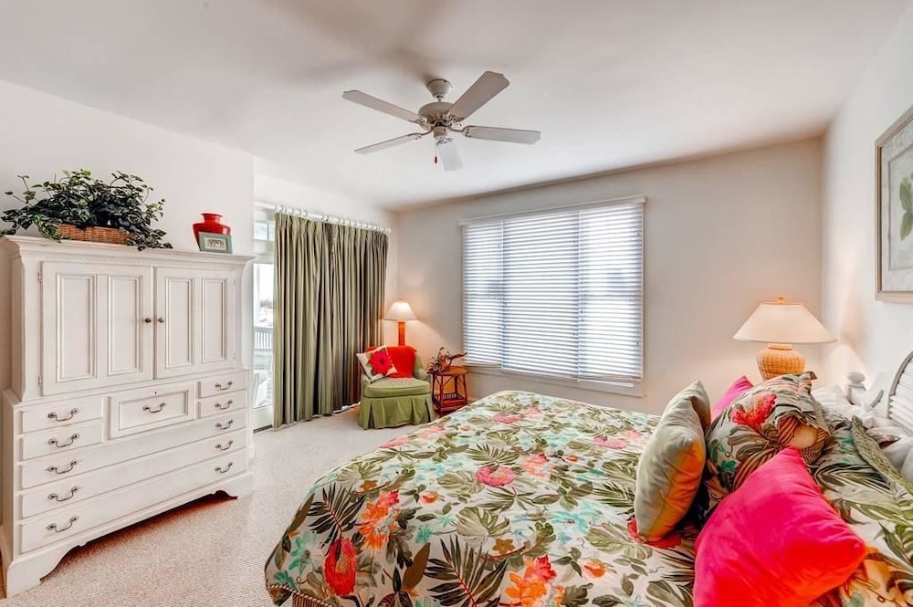 Family House, 5 Bedrooms, Ocean View, Sea Facing photo 1