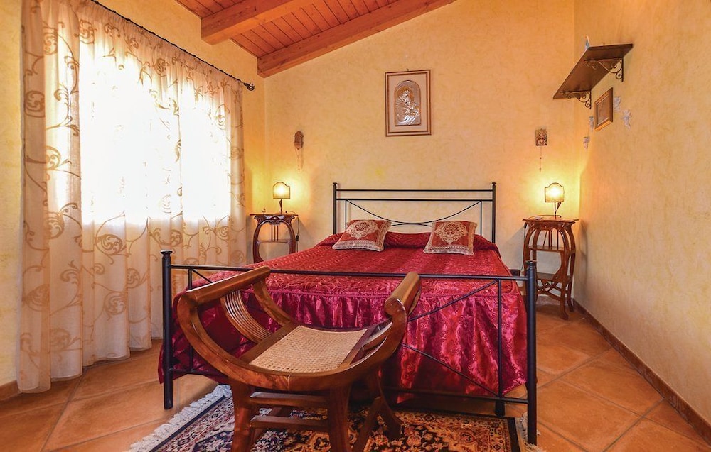 House, 2 Bedrooms