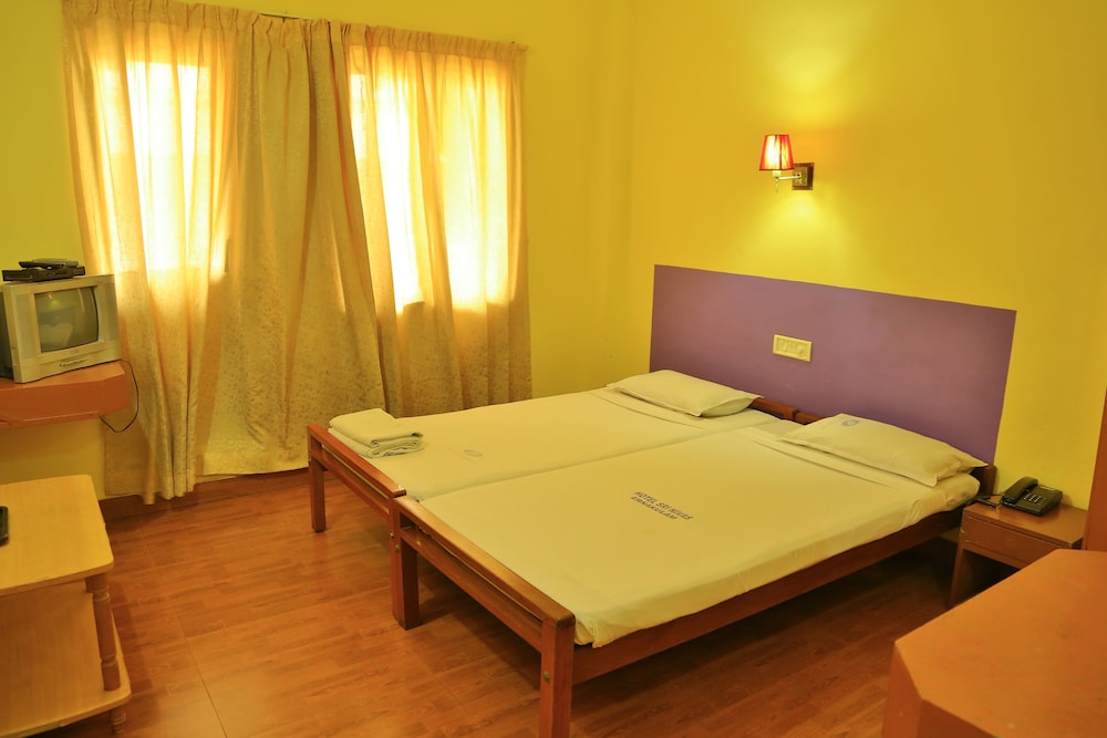 Standard double room single use , standard ( Non Ac ) photo 3